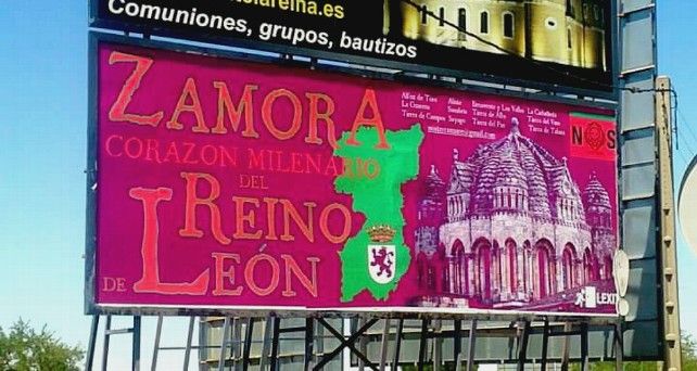 La valla publicitaria de 'Nós Terra Maire' promocionando el Lexit, la independencia de León de Castilla, en Zamora. 