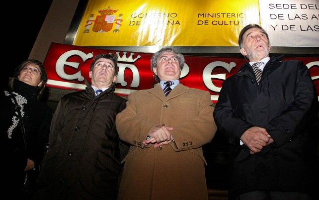Celebración de la compra por el estado del Emperador en 2008, con el ministro de Cultura, César Antonio Molina, y el entonces alcalde de León, entre otros. / Peio García / ICAL