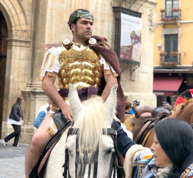 Un recreacionista ataviado como el Emperador Romano Galba. Foto: Carlos Vega.