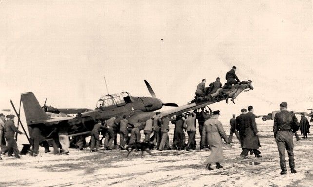 Una fotografía del accidente que sufrió en León el primer 'Berta', posiblemente a finales de 1938.