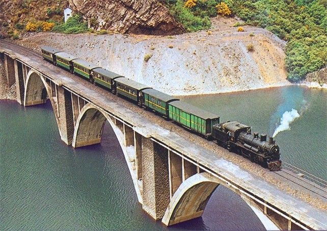 Viaducto del Ponfeblino en la cola del pantano de Bárcena. Foto: MSP.