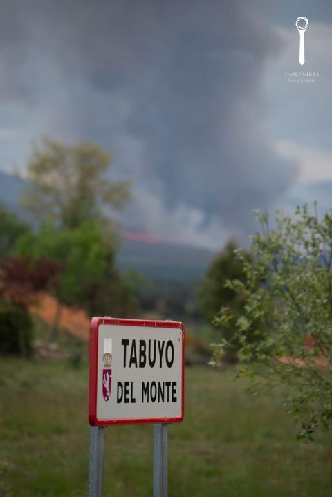 Incendio en el campo de tiro del Teleno, este viernes. Foto de Darío Sierra. 