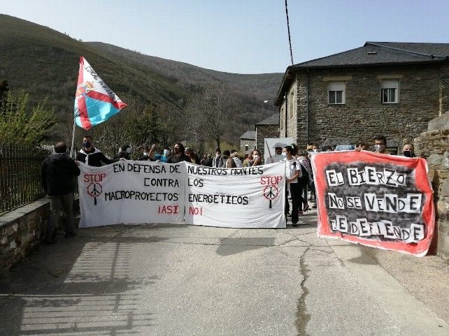 Manifestación en El Bierzo contra los macroproyectos eólicos