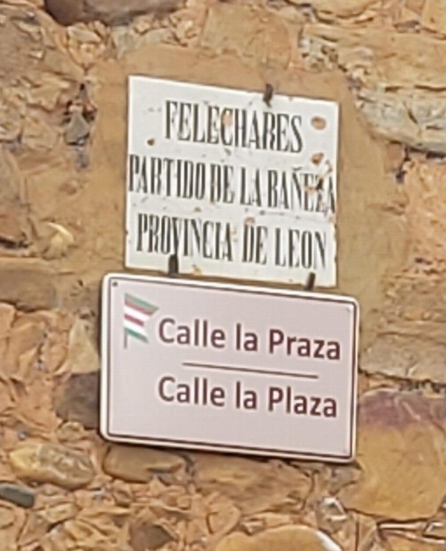 Calle la Praza, en Felechares.